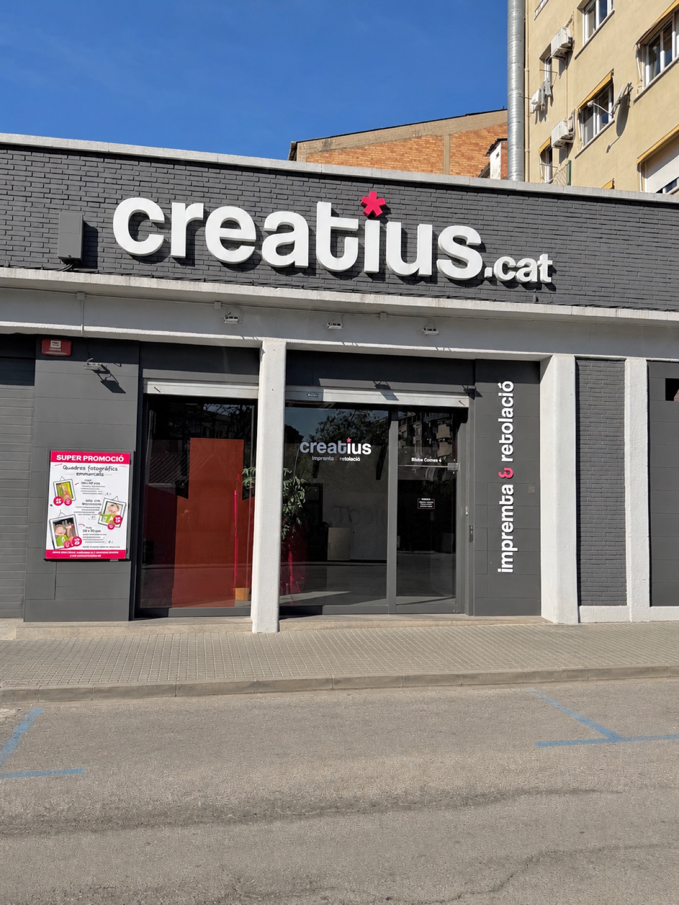 Façana de Creatius.cat a Manresa